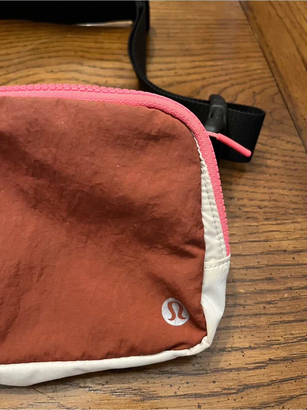 Lululemon Everywhere Belt bag in dark terracotta